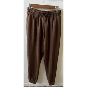 NUX yuki sleek fabric joggers women's size large